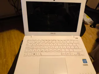 Mini portátil ASUS F200CA blanco