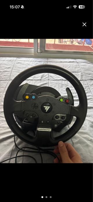 Volante Thrustmaster con pedali