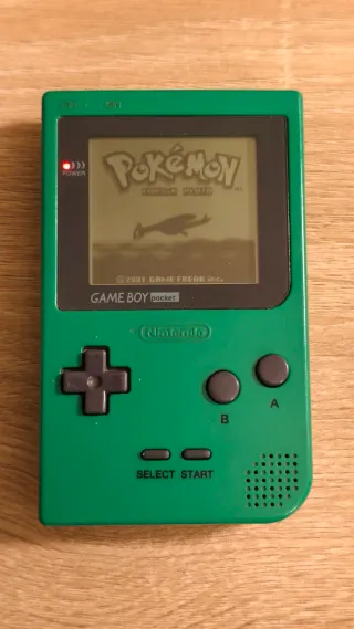 Game Boy Pocket + Pokémon Plata