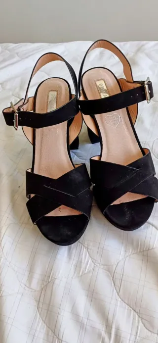 Sandalias negras Primark tacón