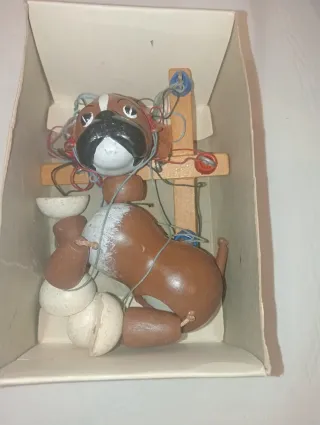 Marioneta de perro de madera