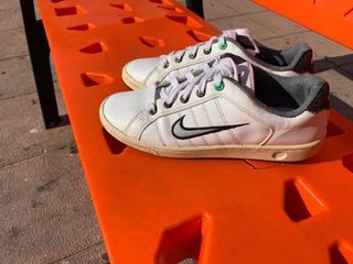 Sneakers Nike sportive scarpe cacciate per sport