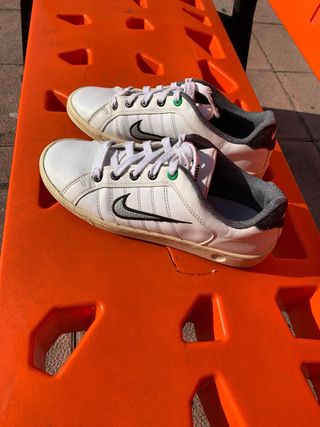 Sneakers Nike sportive scarpe cacciate per sport