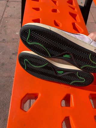 Sneakers Nike sportive scarpe cacciate per sport