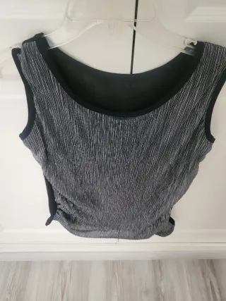 Top plateado brillante sin mangas