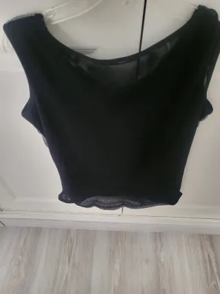 Top plateado brillante sin mangas