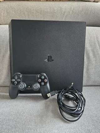 PS4 Pro 1TB + Controller