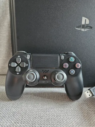 PS4 Pro 1TB + Controller