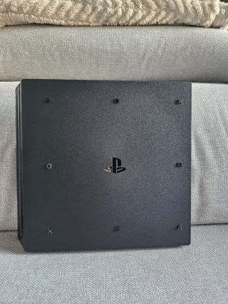 PS4 Pro 1TB + Controller