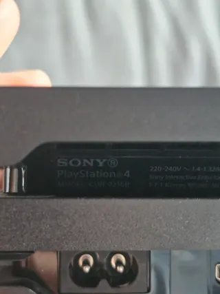 PS4 Pro 1TB + Controller