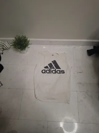 Camiseta sin mangas Adidas blanca