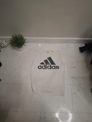 Camiseta sin mangas Adidas blanca