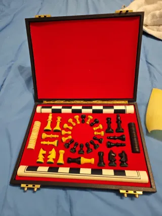 Ajedrez con estuche