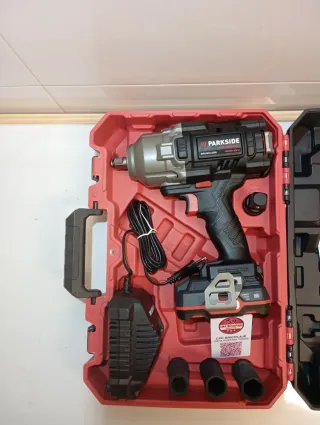 Parkside Llave de Impacto con Batería y cargador