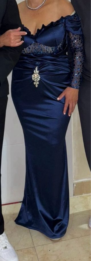 Vestido azul fino y elegante