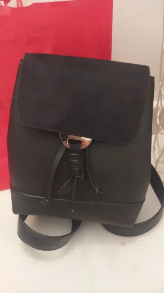 MOCHILA NEGRA PARFOIS NUEVA