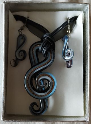 Conjunto Collar y Pendientes Clave Sol