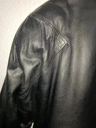 Chaquetón vintage cuero negro. Mujer