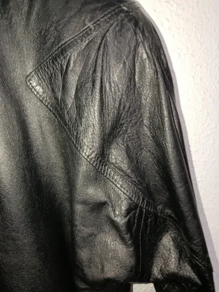 Chaquetón vintage cuero negro. Mujer