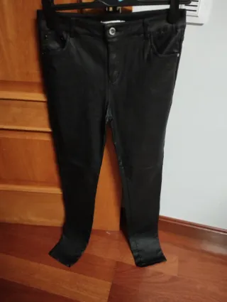 Pantalón polipiel negro