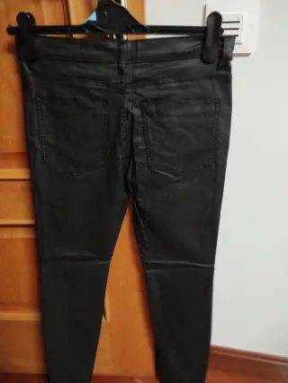 Pantalón polipiel negro