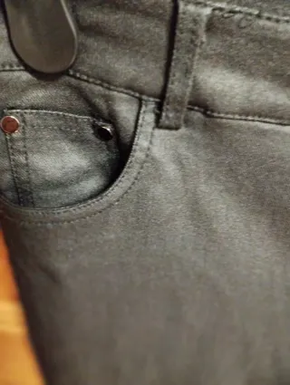 Pantalón polipiel negro