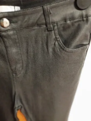 Pantalón polipiel negro