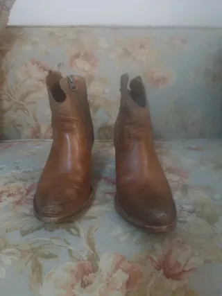 Botines de tacón bajo marrones
