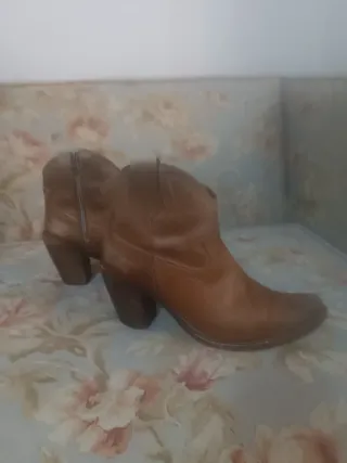 Botines de tacón bajo marrones