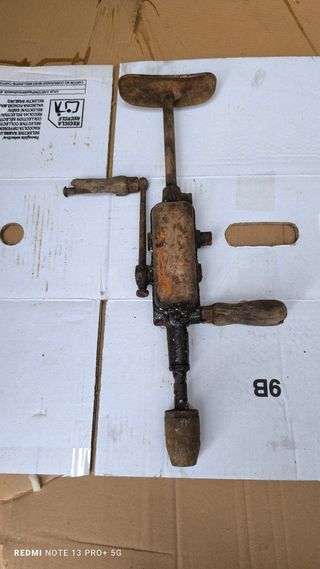 Taladro manual antiguo