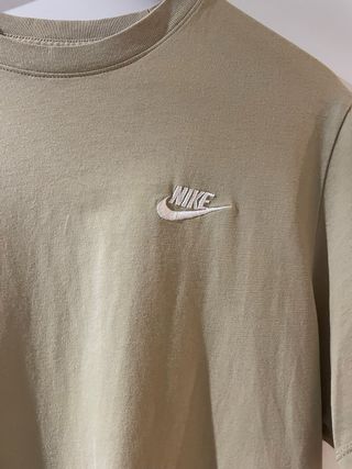 Camiseta beige Nike manga corta