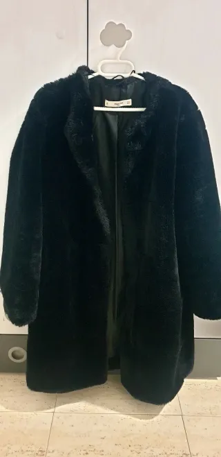 Abrigo pelo Mango negro