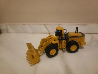 Cargadora frontal amarilla