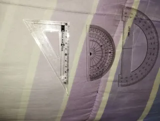 Set de geometría: escuadra y transportadores