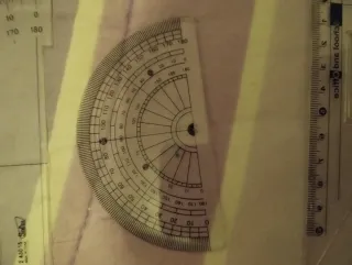 Set de geometría: escuadra y transportadores