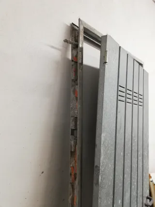 Puerta de trastero metálica