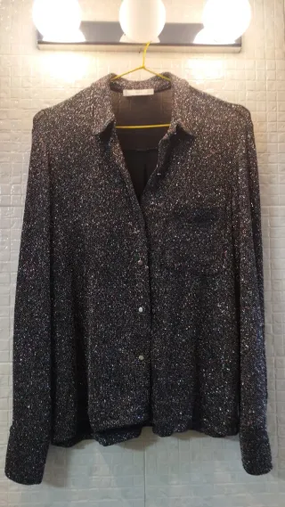 Camisa de fiesta, negra con brillos de colores