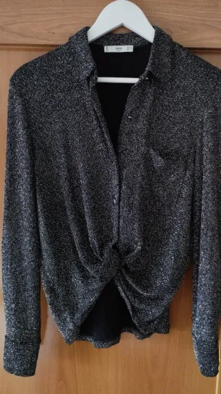 Camisa de fiesta, negra con brillos de colores