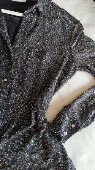 Camisa de fiesta, negra con brillos de colores