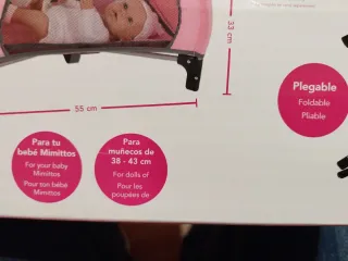 Cuna de juguete rosa.