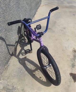 Bicicleta BMX Morada y Azul