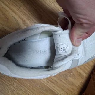 Zapatillas deportivas grises y blancas talla 40