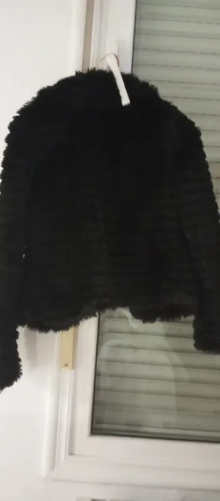 Chaqueta corta pelo negra