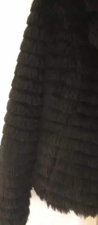 Chaqueta corta pelo negra