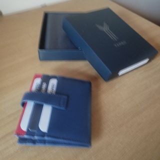 Tarjetero piel YANKO azul y rojo nuevo