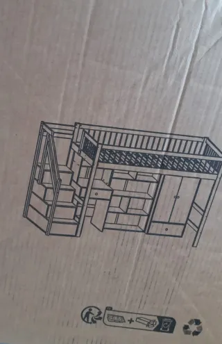 Litera con escaleras y armario