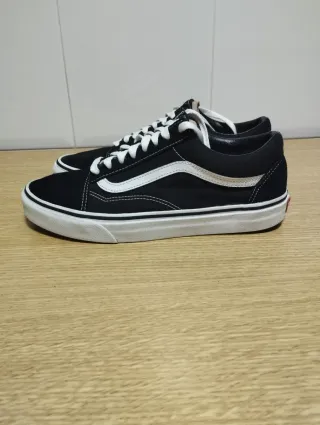 Zapatillas Vans Old Skool T-42 buen estado