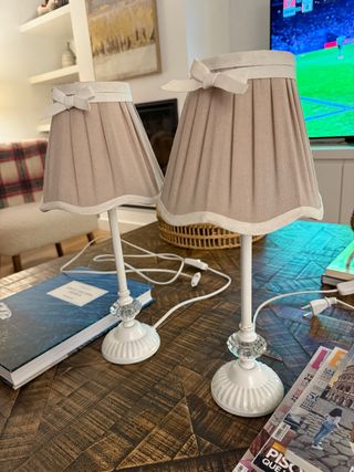 Conjunto 2 Lámparas Mesa Beige y Blanca.