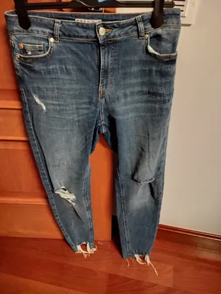 Pantalón vaquero H&M desgastado talla M