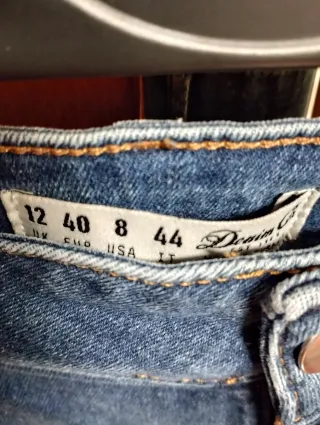 Pantalón vaquero H&M desgastado talla M